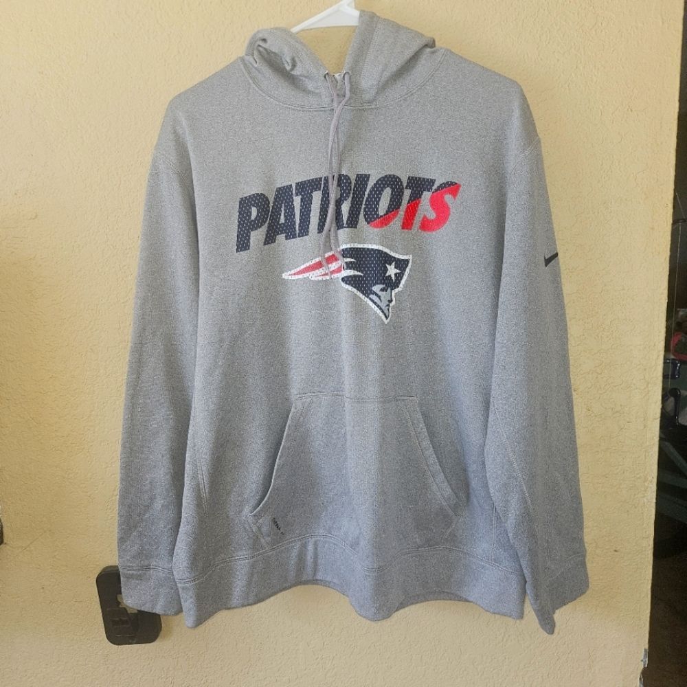 Nike Therma-fit Gray New England Patriots Logo NFL Hooded Sweatshirt- Size M